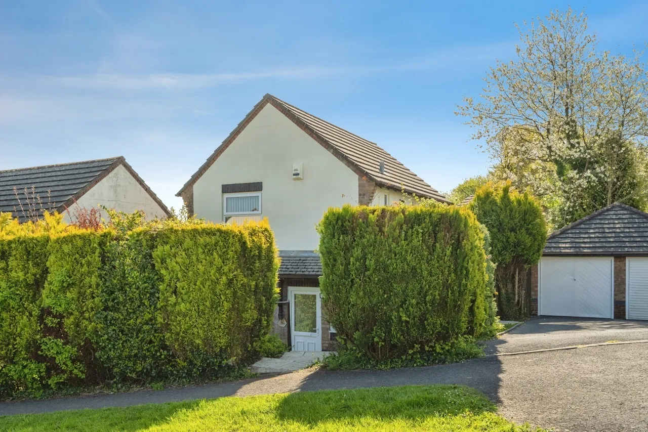 Ffordd Taliesin, Swansea, SA2, photo 12