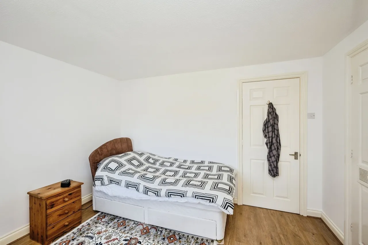 Ffordd Taliesin, Swansea, SA2, photo 5