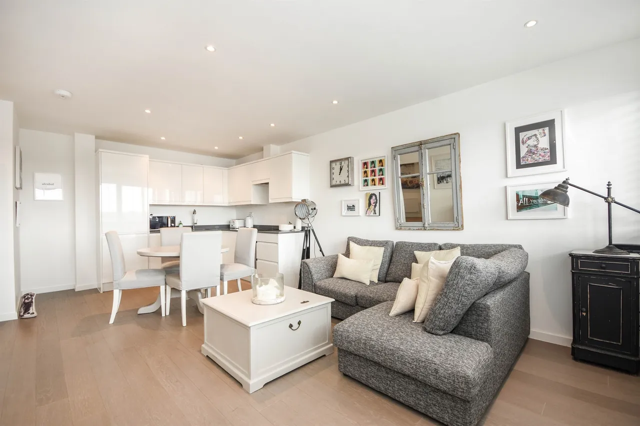Hubert Road, Brentwood, photo 3