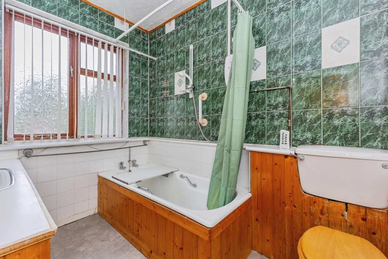 Victoria Road, Whalley Range, Manchester, M16, photo 11