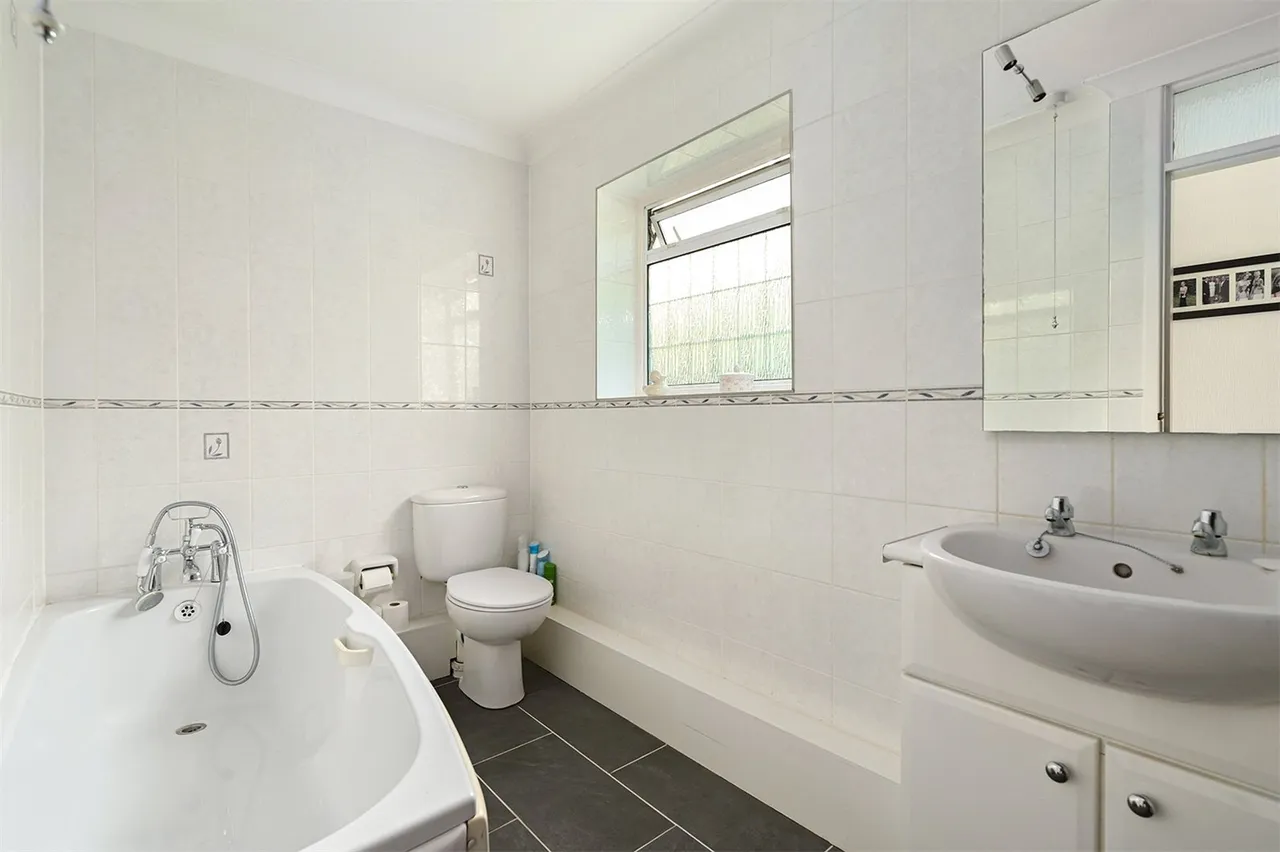 Horseshoe Lane, Ash Vale, Guildford, Surrey, GU12 5LJ, photo 13