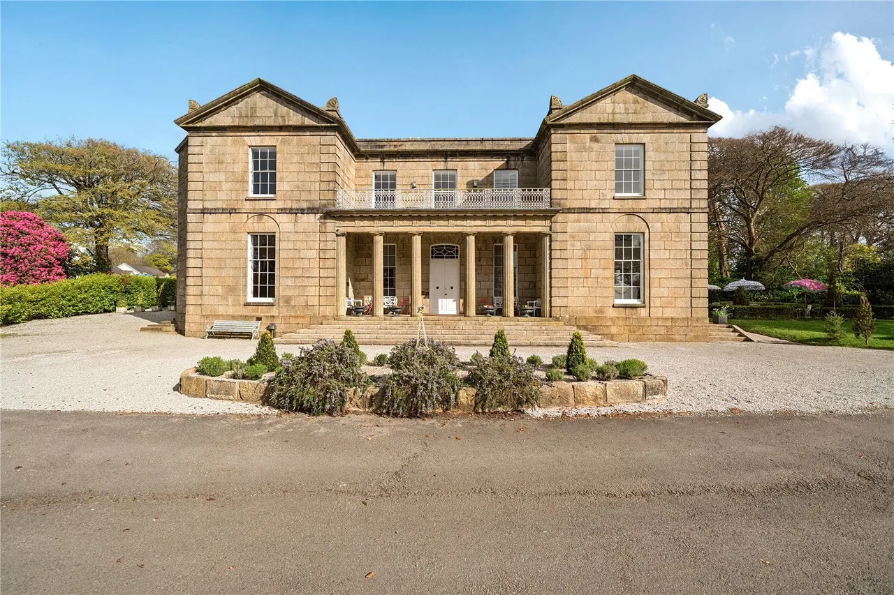 2 bed flat for sale, Holman Park, Camborne, TR14