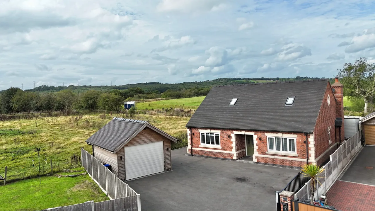 4 bed property for sale, Moss Close, Dilhorne, ST10