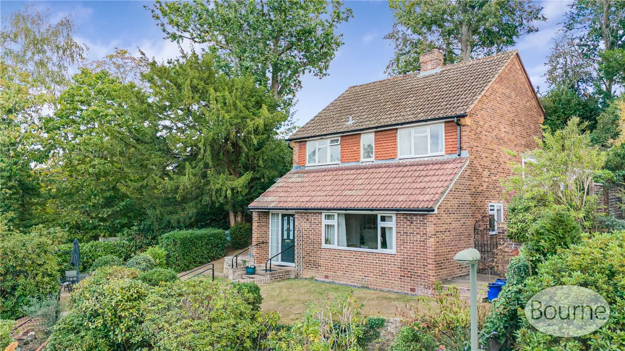 4 bed house for sale, St. Johns Rise, Woking, GU21