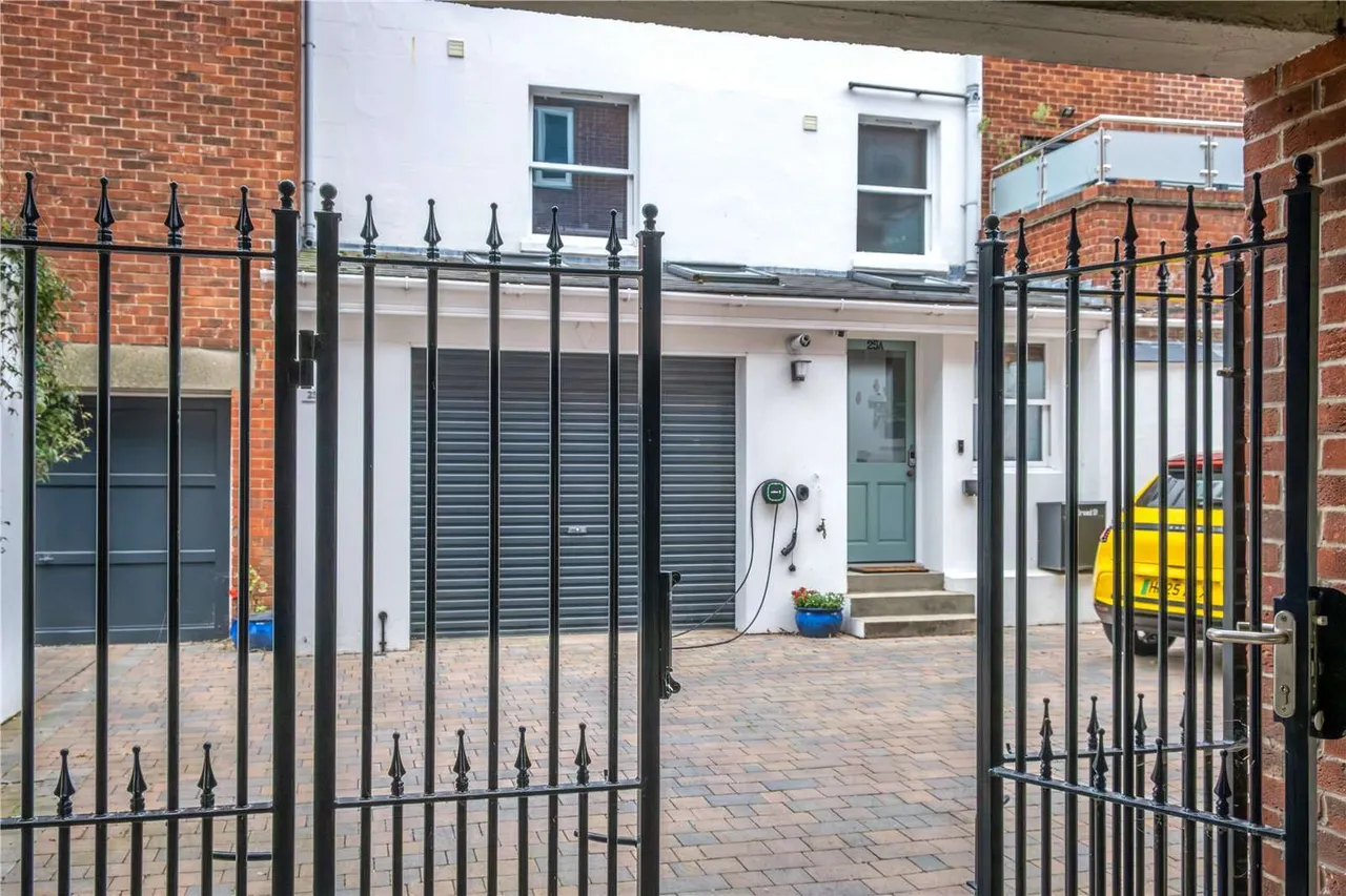 West Street, Portsmouth, PO1, photo 18