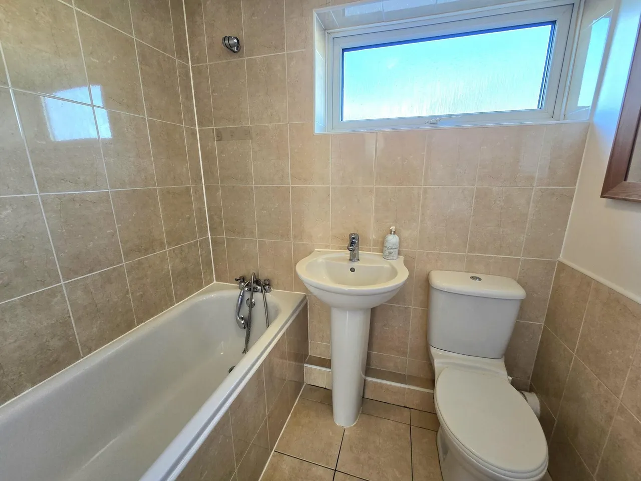 Hedge Lane, London, N13, photo 5
