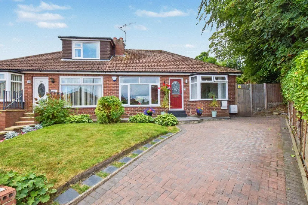 2 bed house for sale, Armley Grange Walk, Leeds, LS12