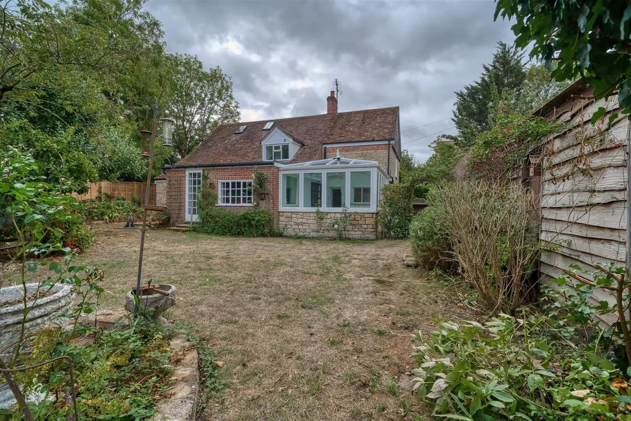 3 bed house for sale, Orchard Close, Newton