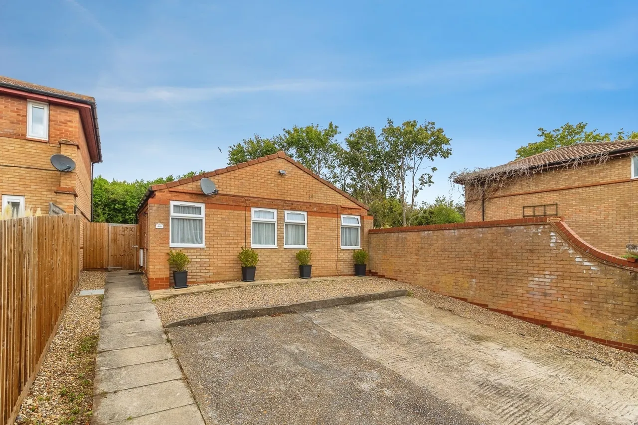 3 bed house for sale — Silicon Court, Shenley Lodge, Milton Keynes, MK5