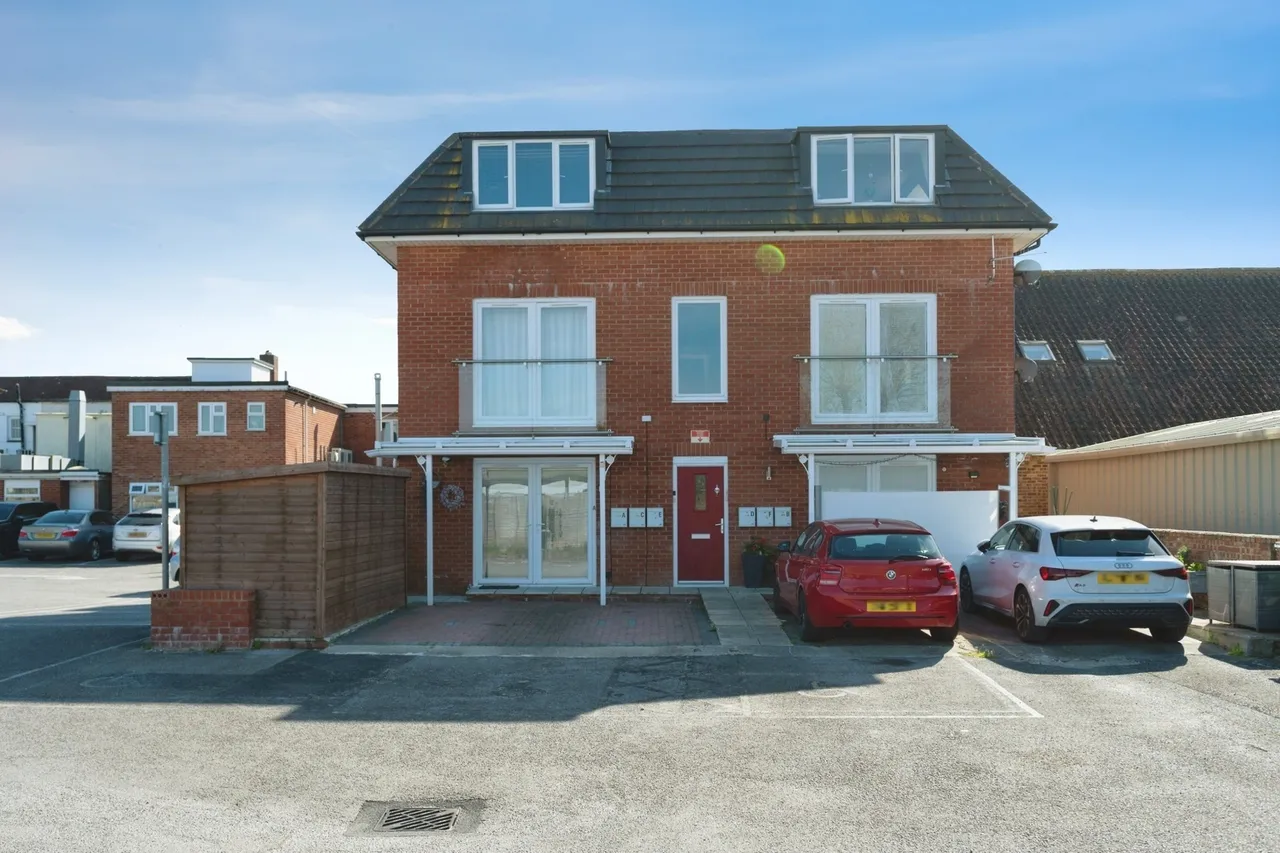 2 bed flat for sale, Elm Grove, Hayling Island, PO11
