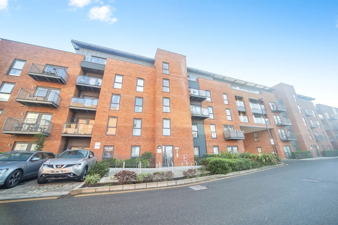 2 bed flat for sale, John Thornycroft Road, Southampton, SO19