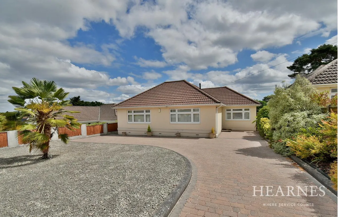 3 bed house for sale, Pine Glen Avenue, BH22