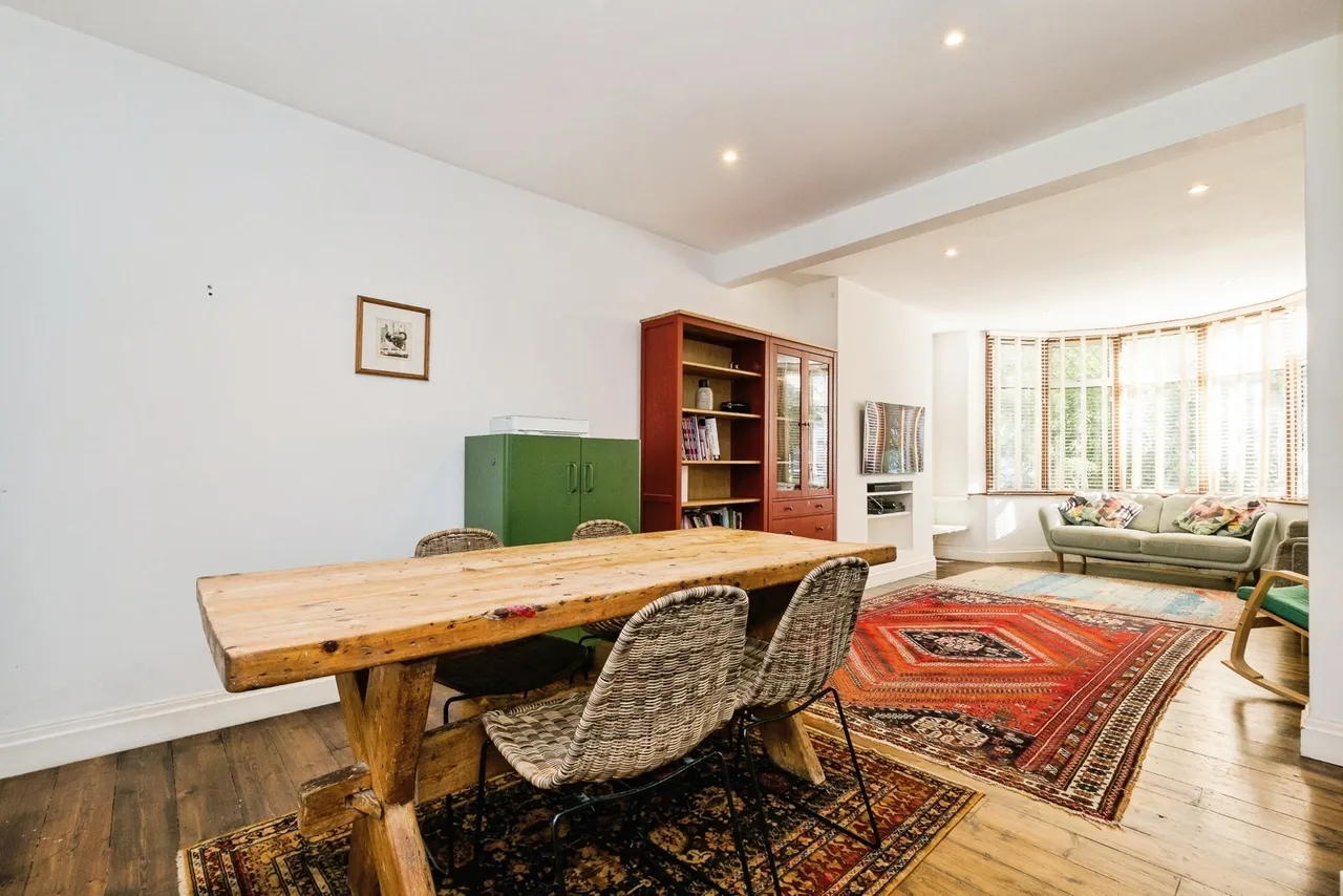 4 bed house for sale — Netherfield Gardens, Barking, London, IG11