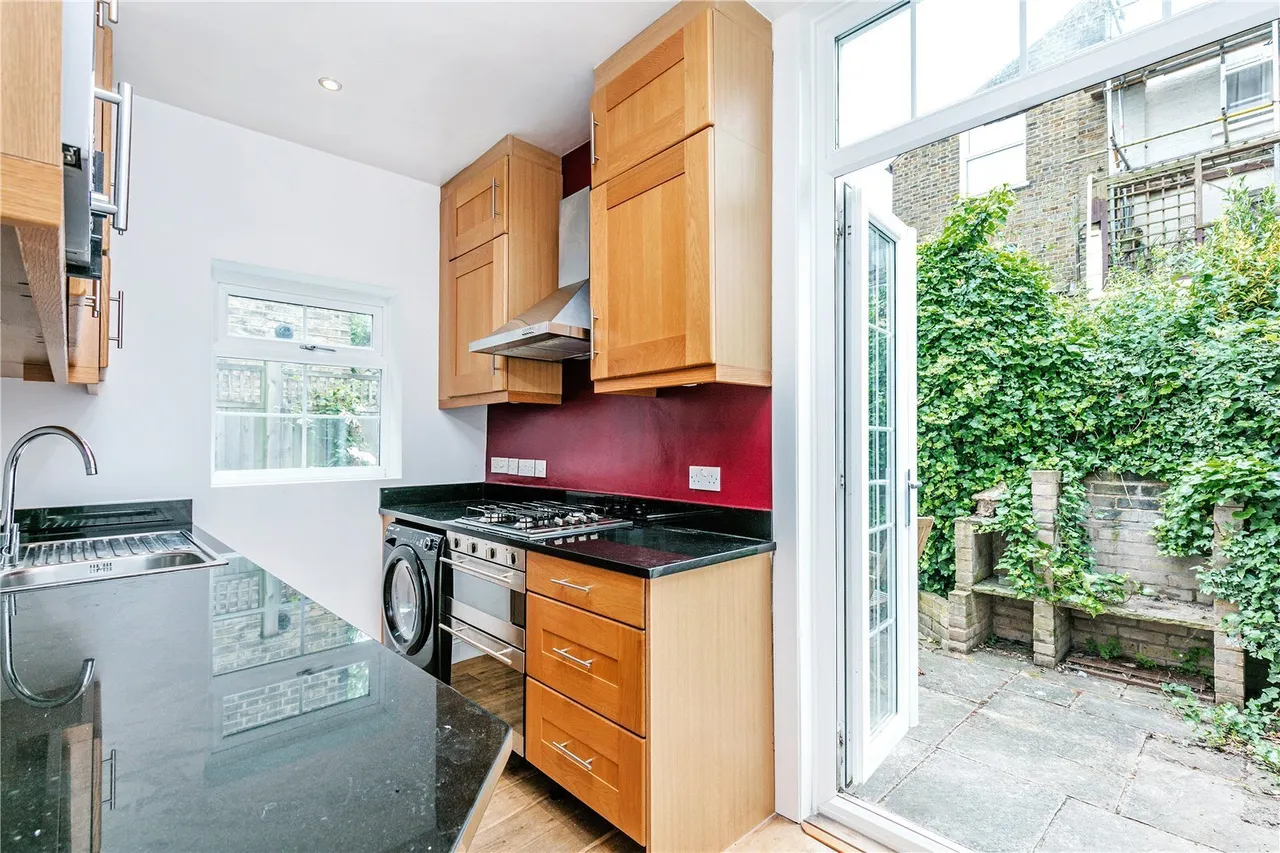 Hazelbourne Road, London, SW12, photo 10