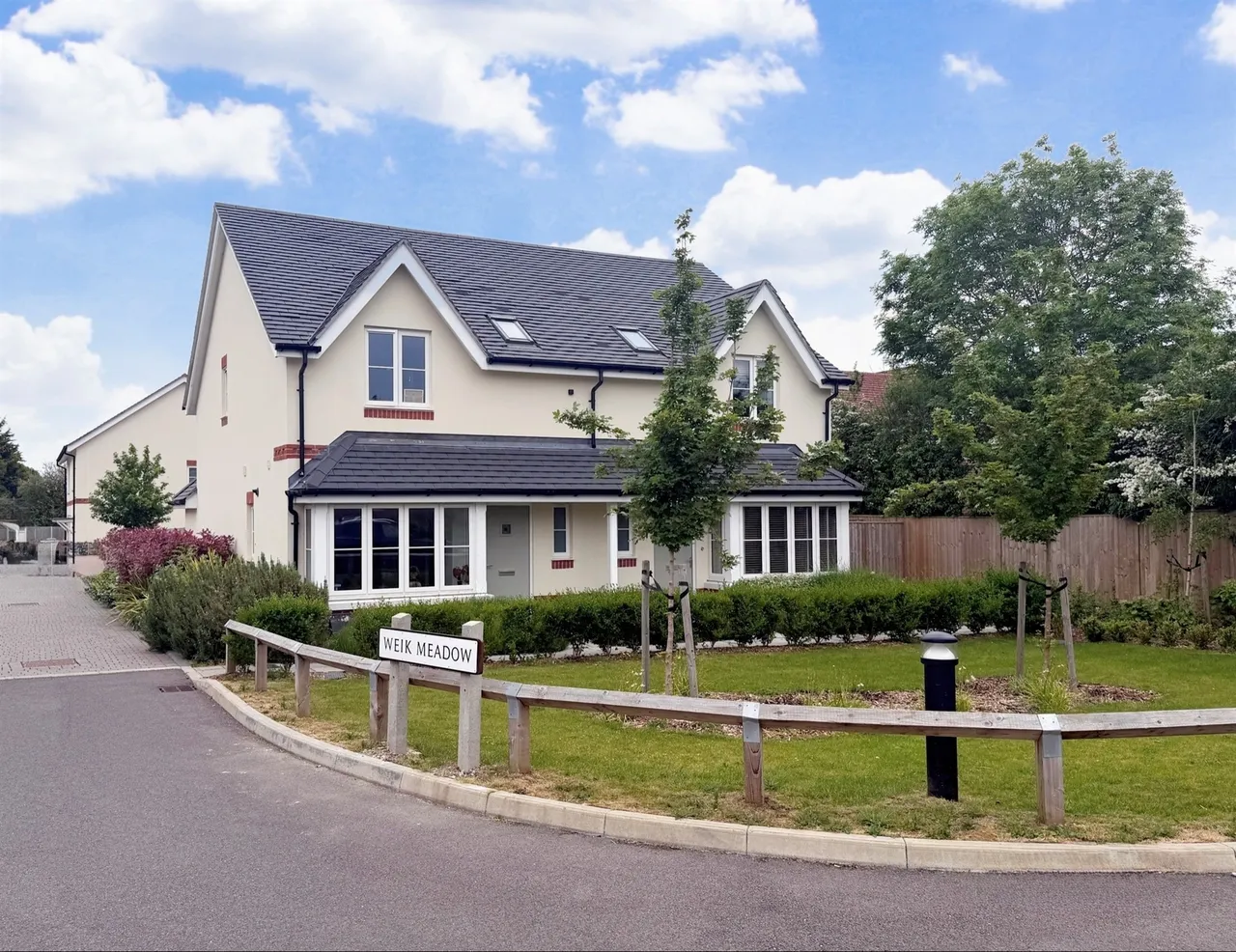 3 bed house for sale — Weik Meadow, Aston Clinton, Aylesbury