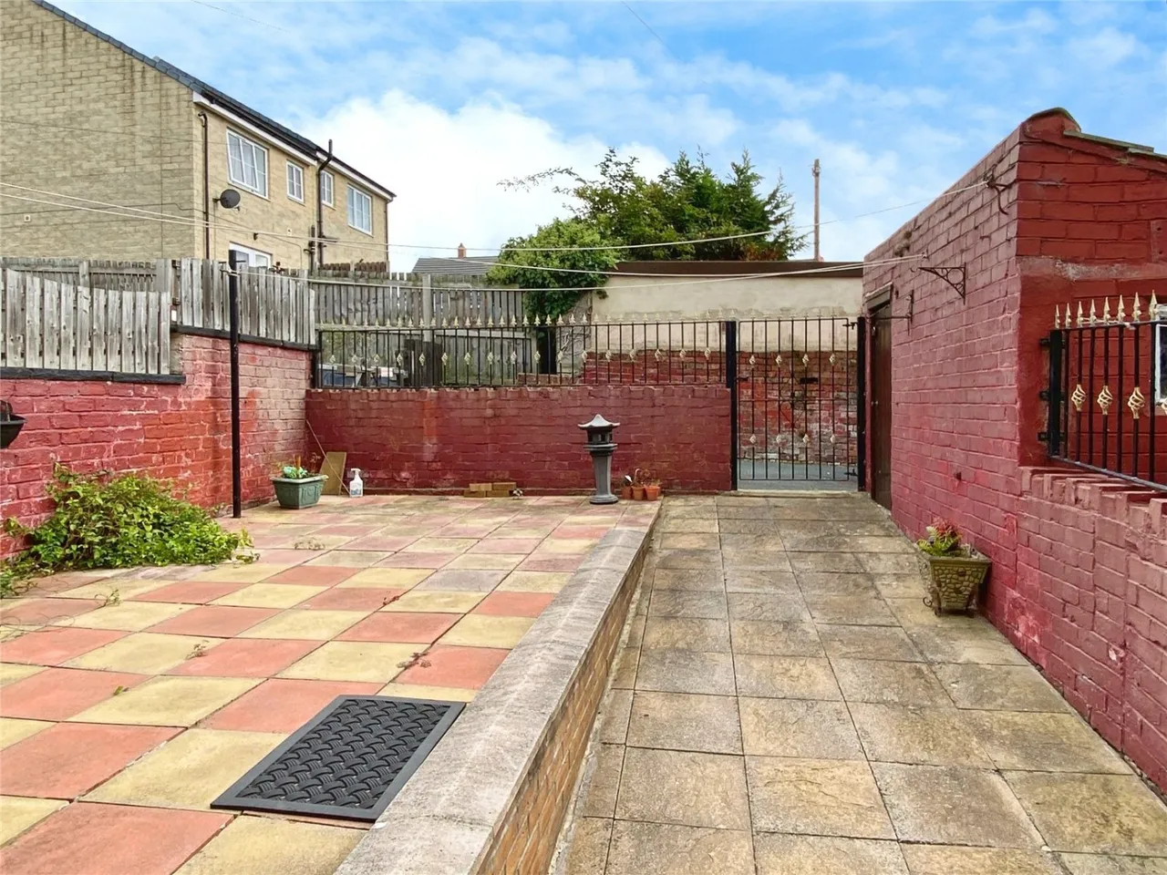 Earl Street, Chickenley, WF12, photo 2