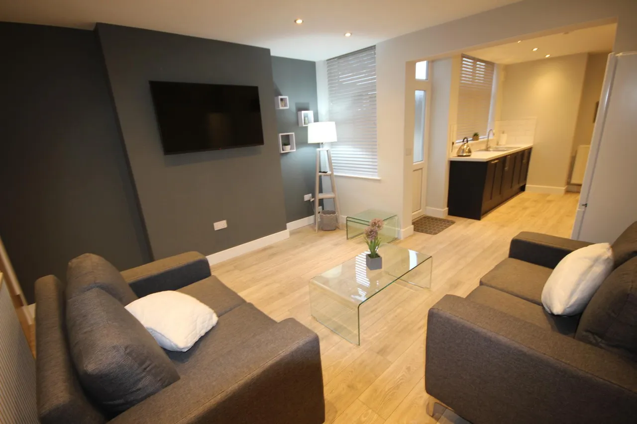 Belvedere Road, Burton upon Trent, DE13, photo 3