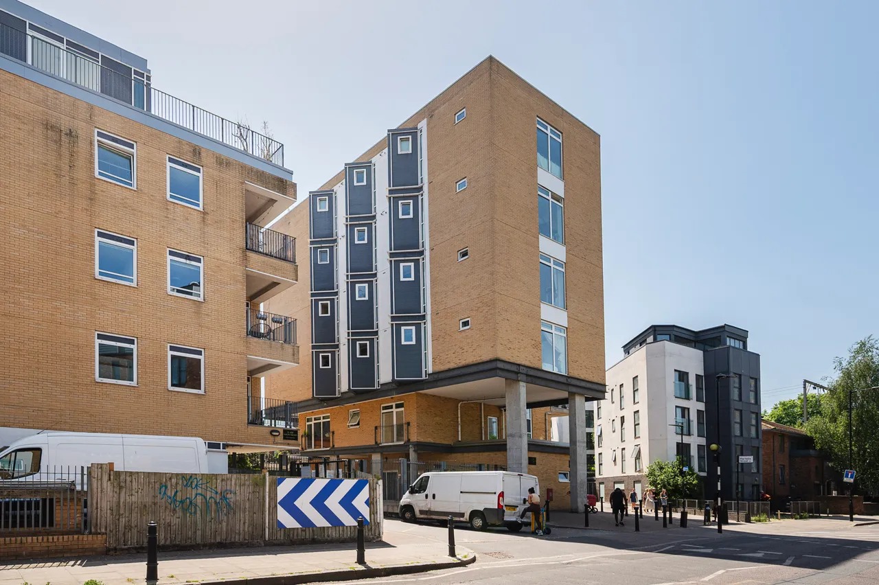 2 bed flat for sale, London, E8