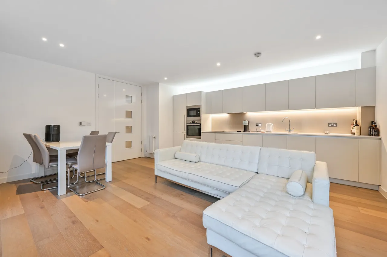 11 Ottley Drive, London, photo 6