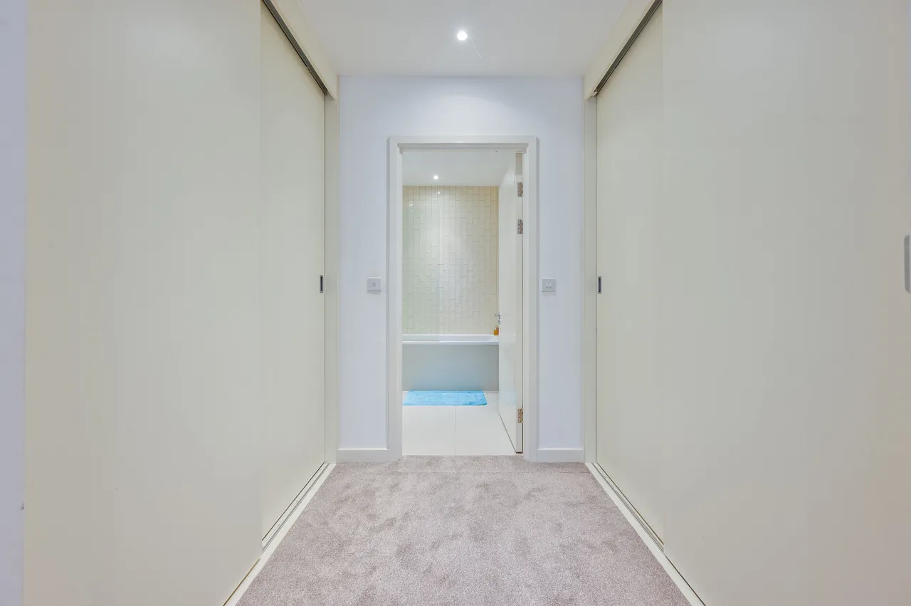 11 Ottley Drive, London, photo 9