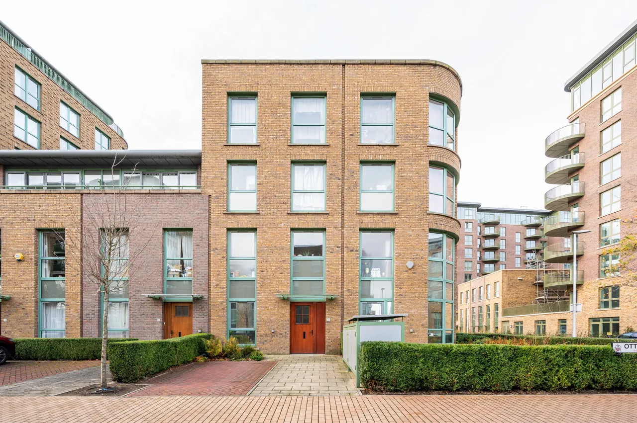 11 Ottley Drive, London, photo 2