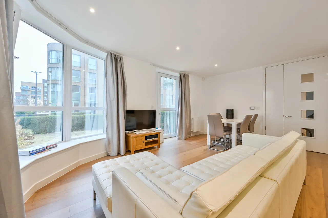 11 Ottley Drive, London, photo 5