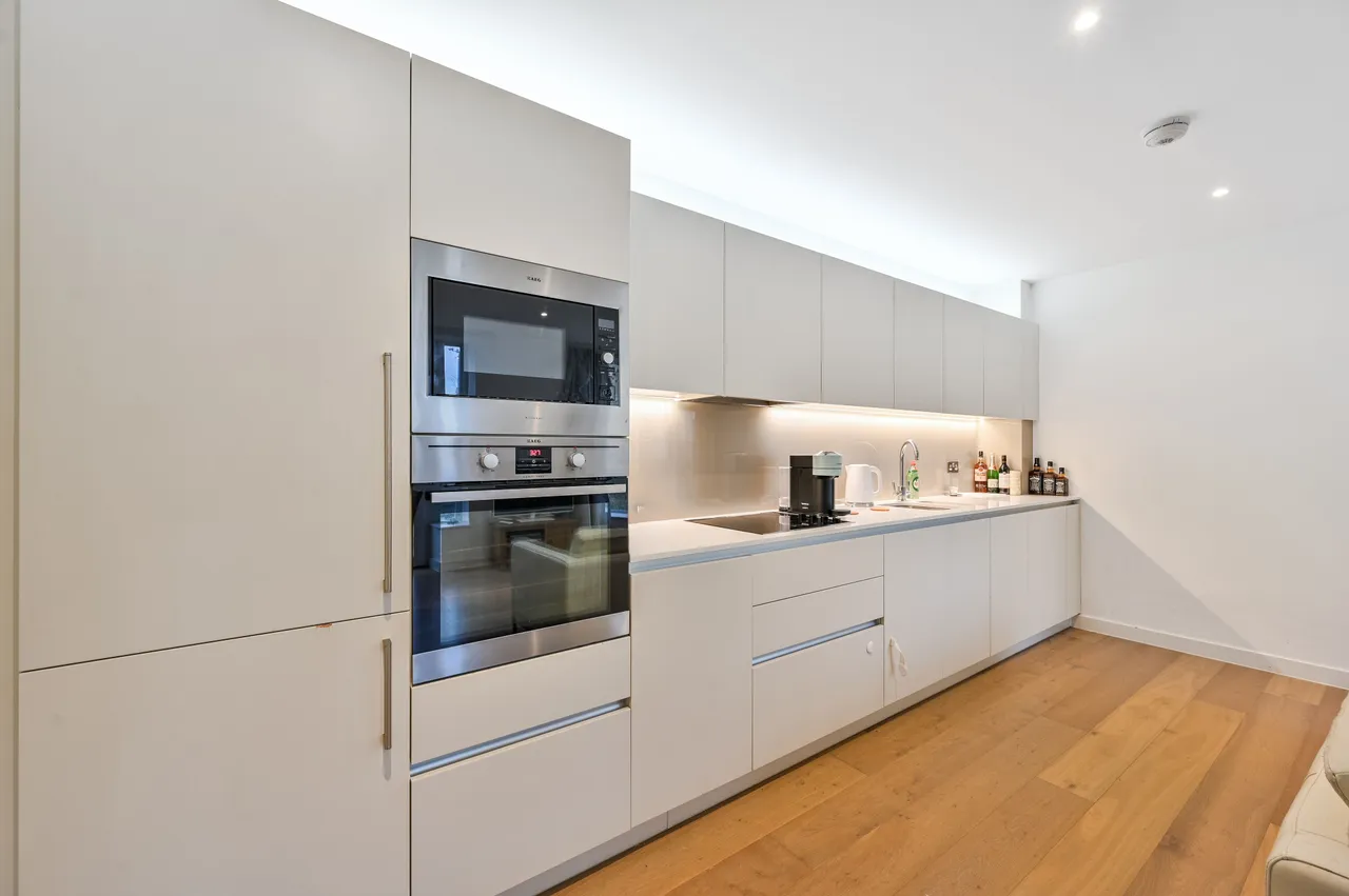 11 Ottley Drive, London, photo 3