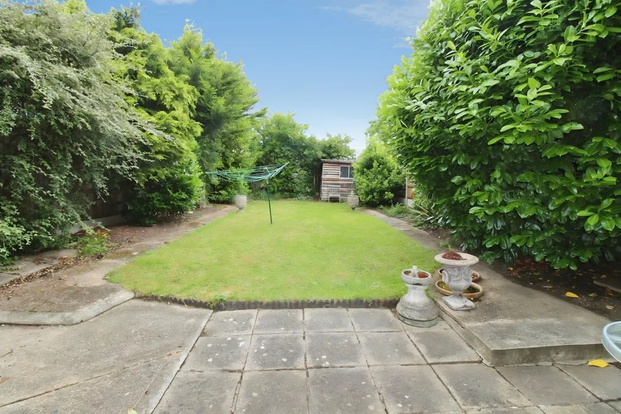 Douglas Road, IG3, photo 17
