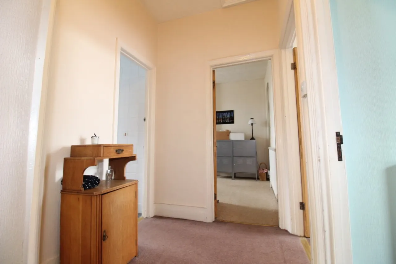 Douglas Road, IG3, photo 10
