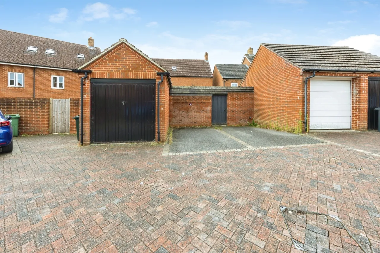 Violet Way, Kingsnorth, TN23, photo 20