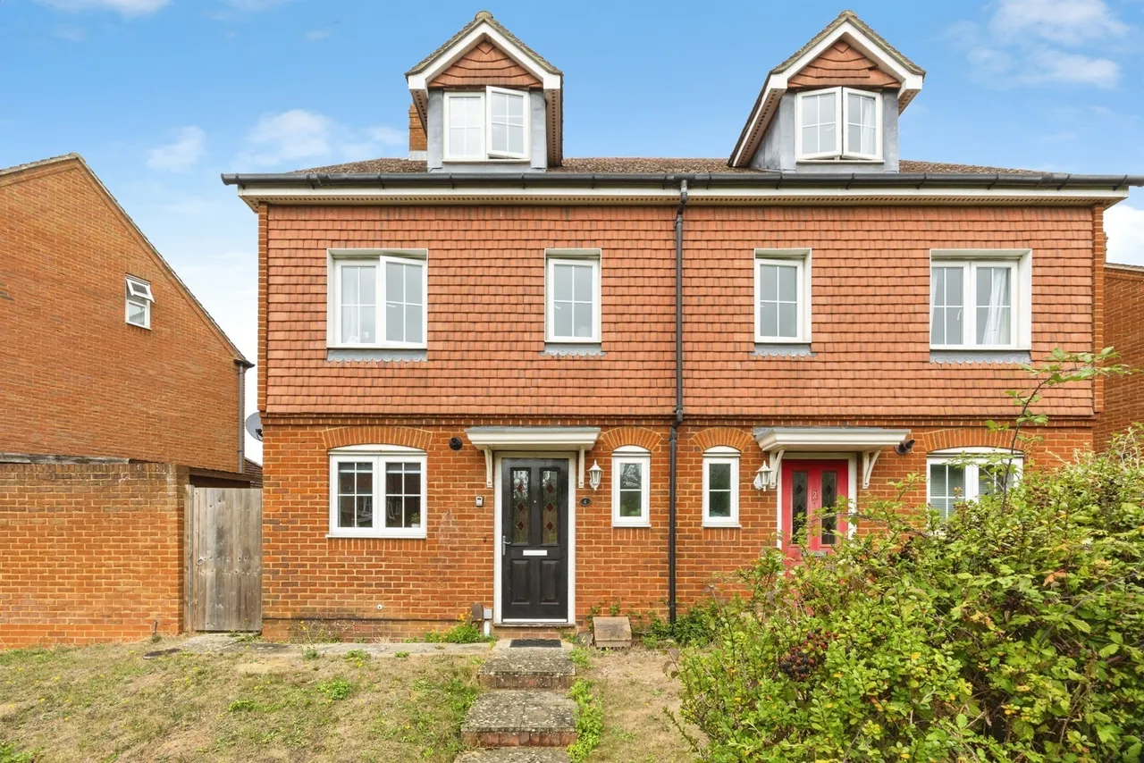 3 bed house for sale, Violet Way, Kingsnorth, TN23