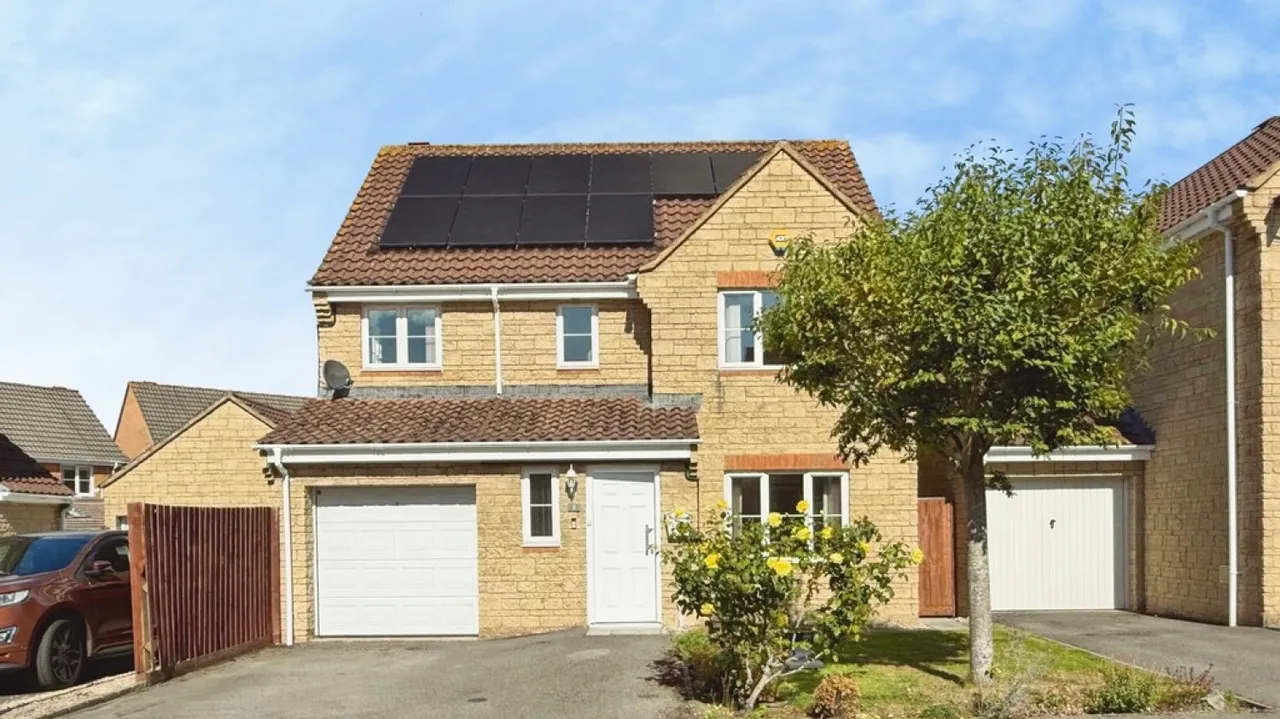 4 bed house for sale — Oldenburg Road, Westbury