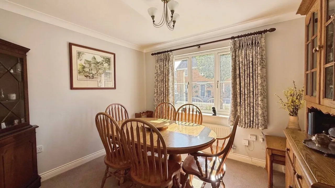 Oldenburg Road, Westbury, photo 5