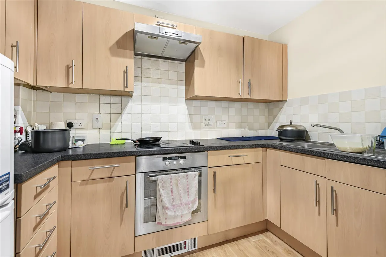2 bed flat for sale, Holyhead Mews, Cippenham