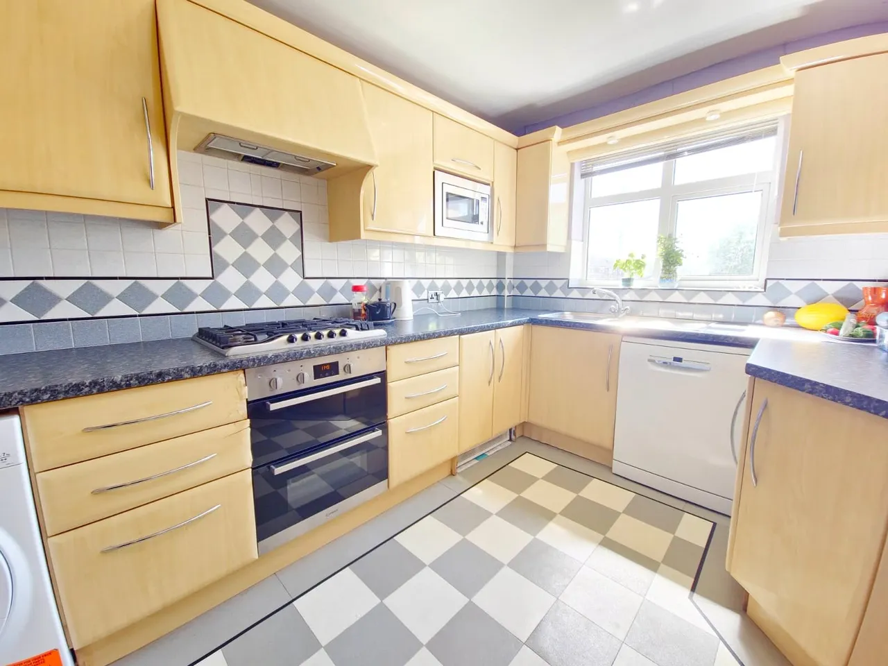 Front Lane, Upminster, RM14, photo 4