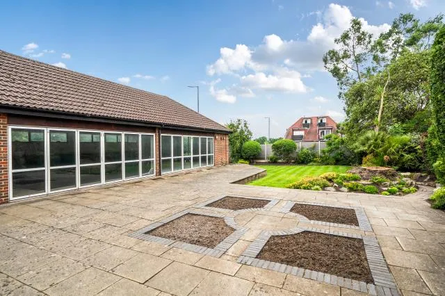Haslemere Gardens, London, N3, photo 32