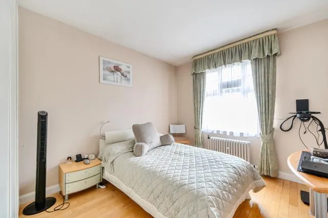 Haslemere Gardens, London, N3, photo 18