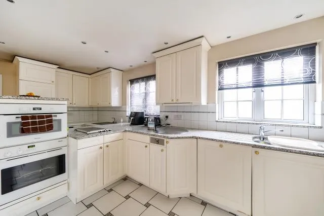 Haslemere Gardens, London, N3, photo 13