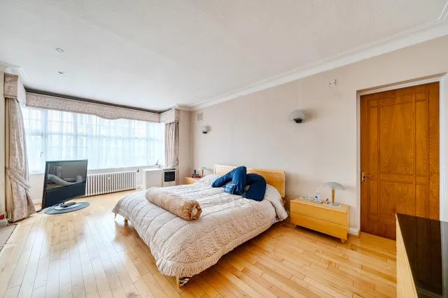Haslemere Gardens, London, N3, photo 20