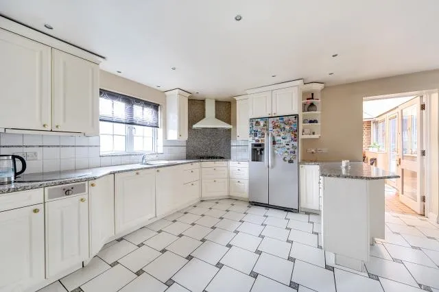 Haslemere Gardens, London, N3, photo 12