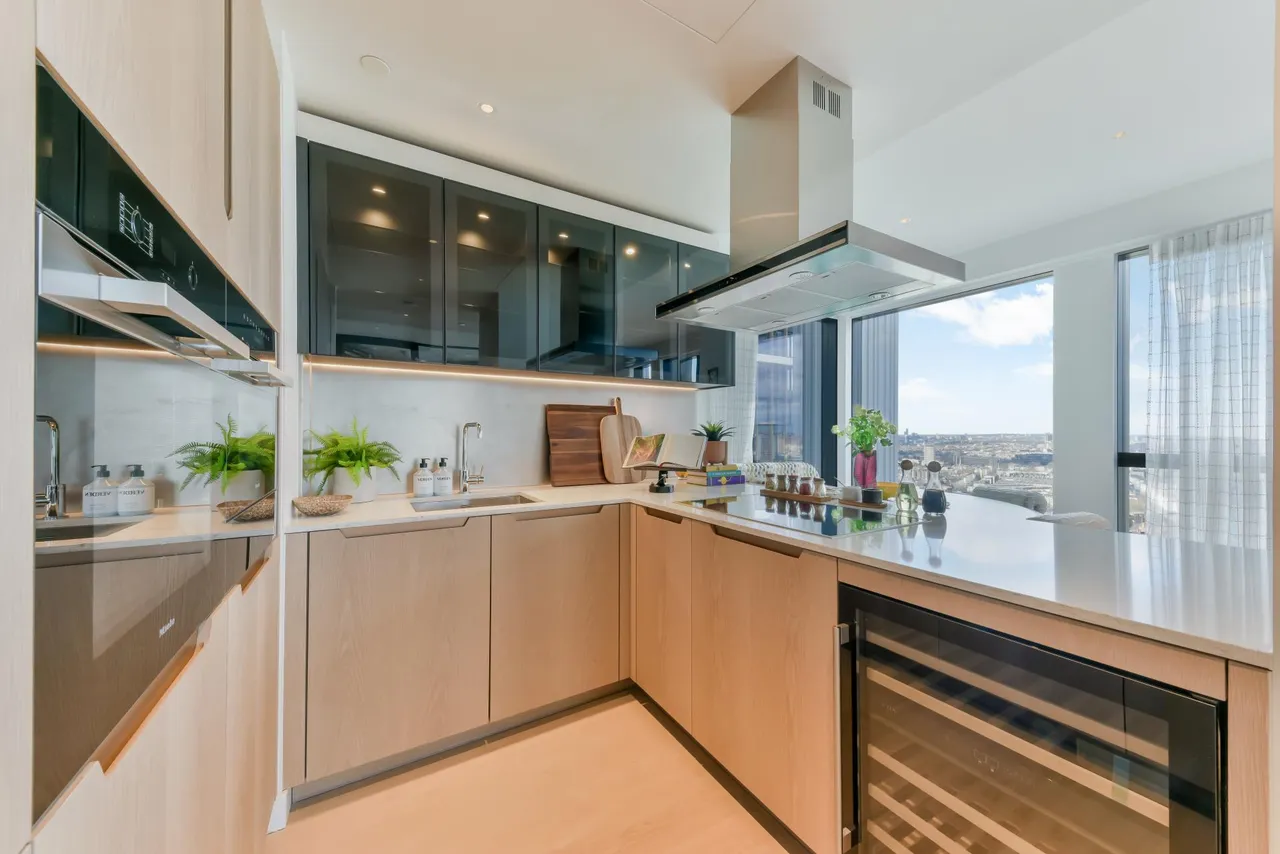 Nine Elms Lane, London, SW8, photo 6