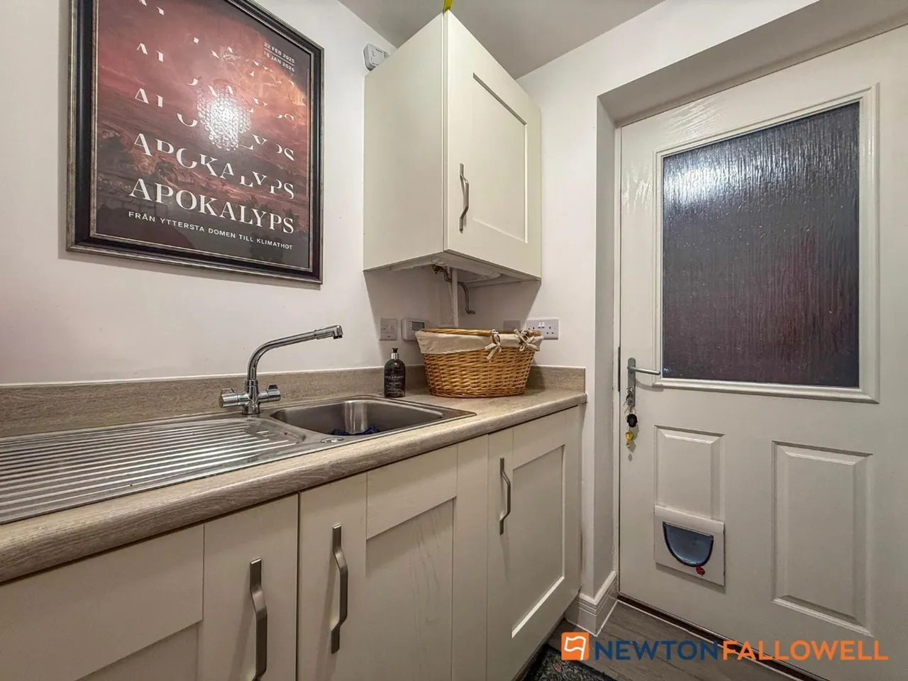 Charters Drive, Middlebeck, NG24, photo 7