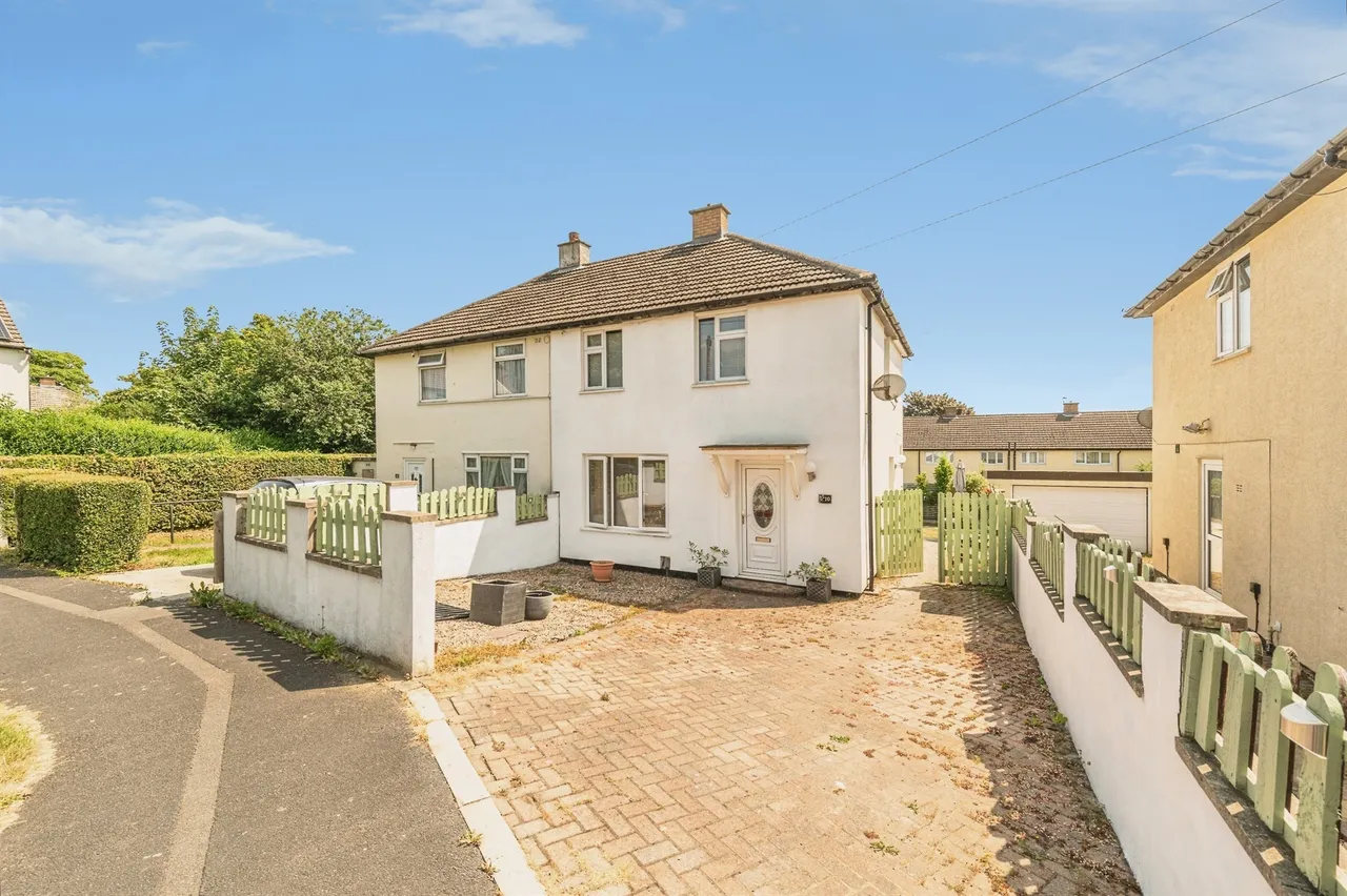 3 bed house for sale — Godwin Place, Huddersfield