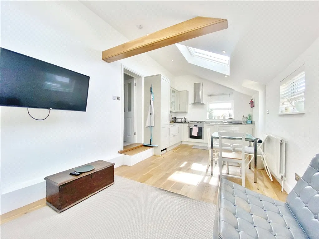 2 bed flat to rent, Nelson Road, Twickenham, TW2