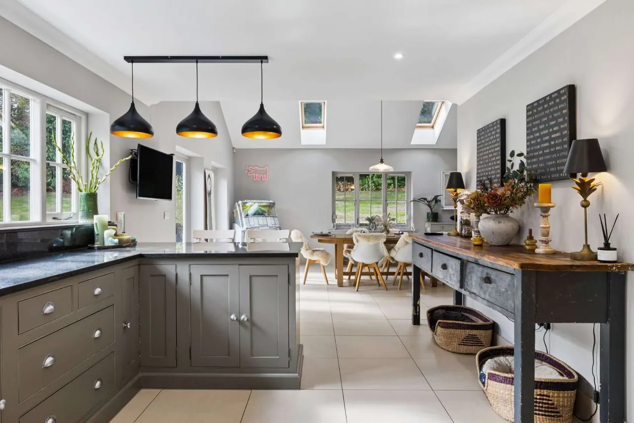 Longdown Road, Lower Bourne, GU10, photo 6