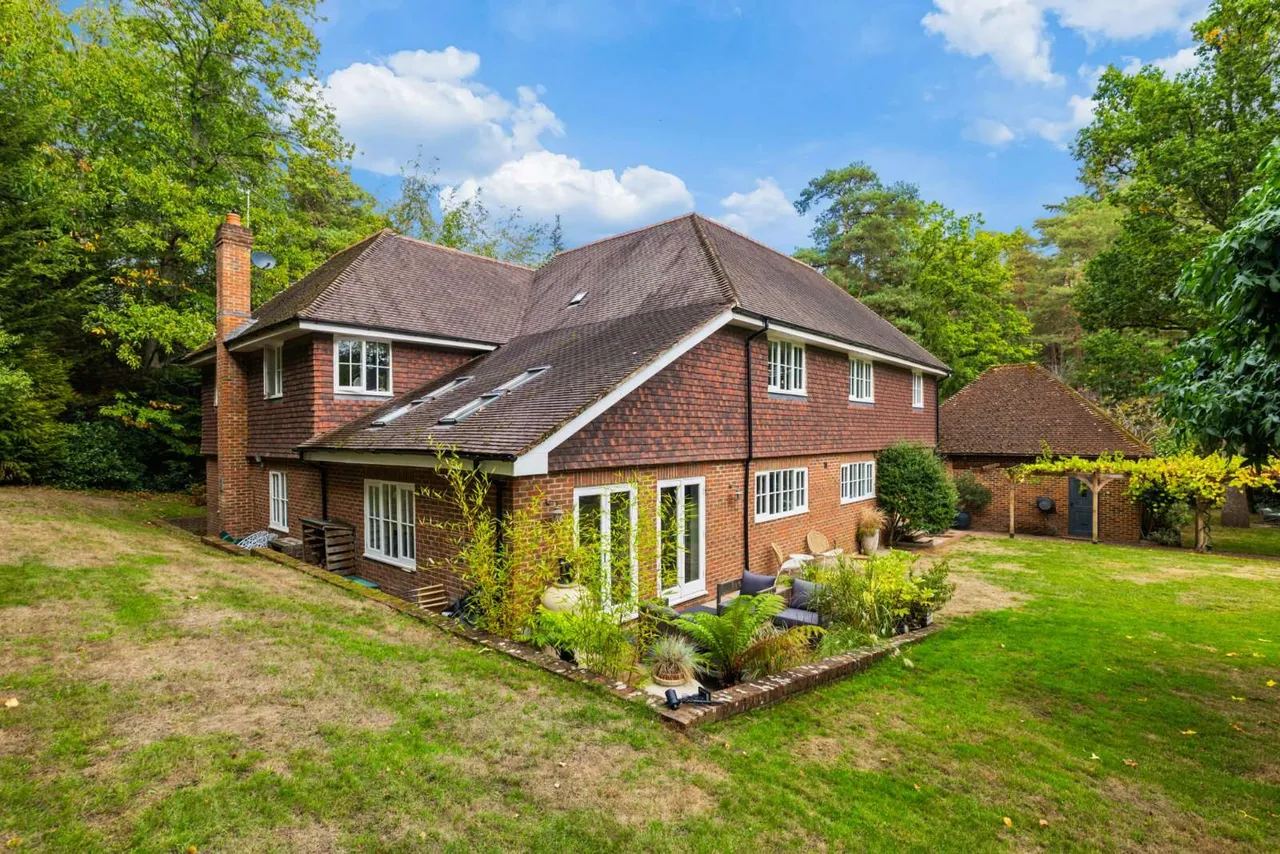 Longdown Road, Lower Bourne, GU10, photo 22