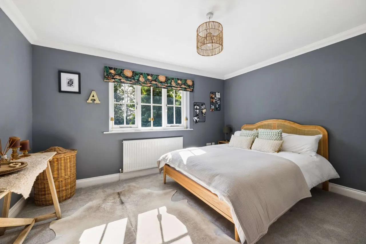 Longdown Road, Lower Bourne, GU10, photo 14