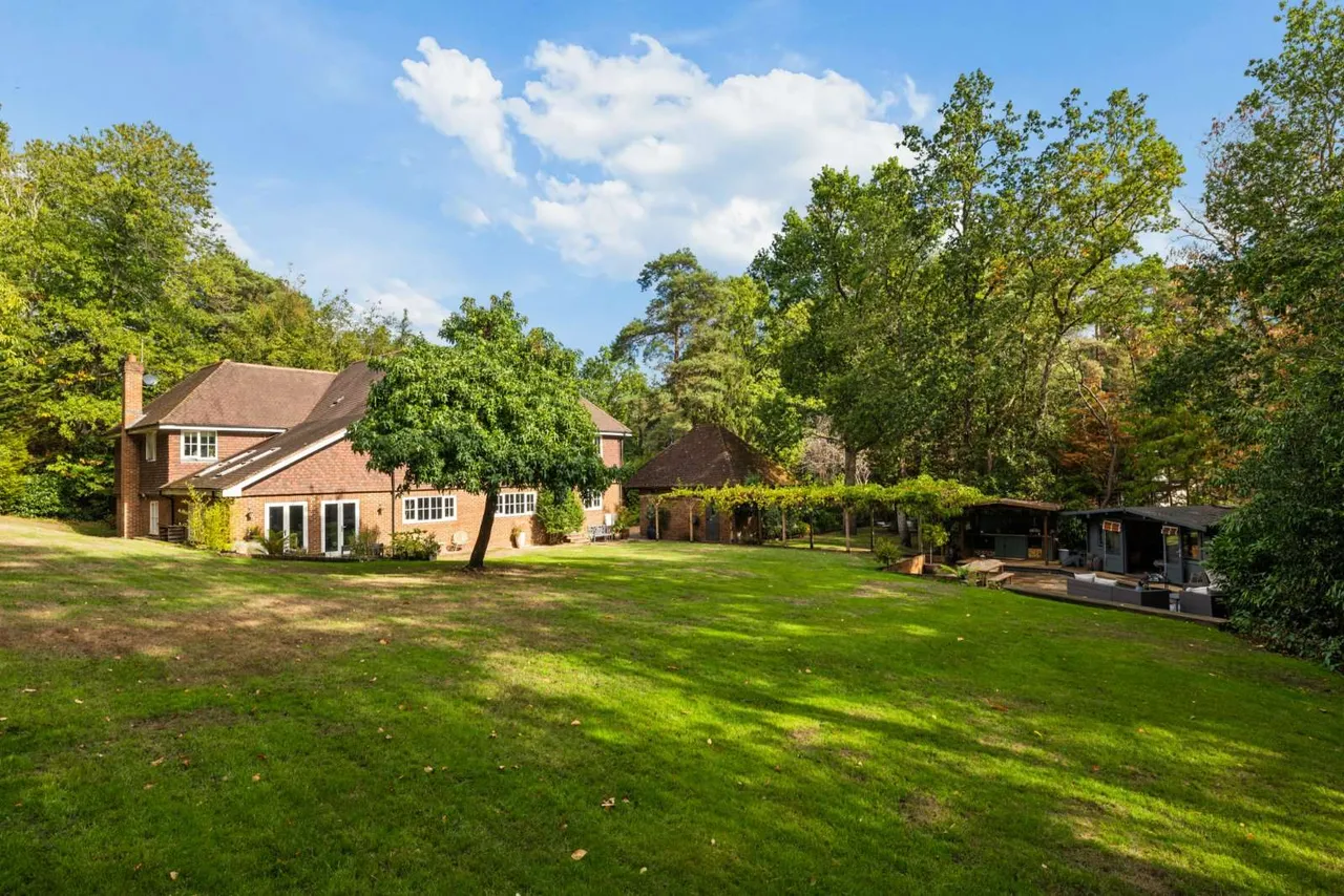 Longdown Road, Lower Bourne, GU10, photo 21