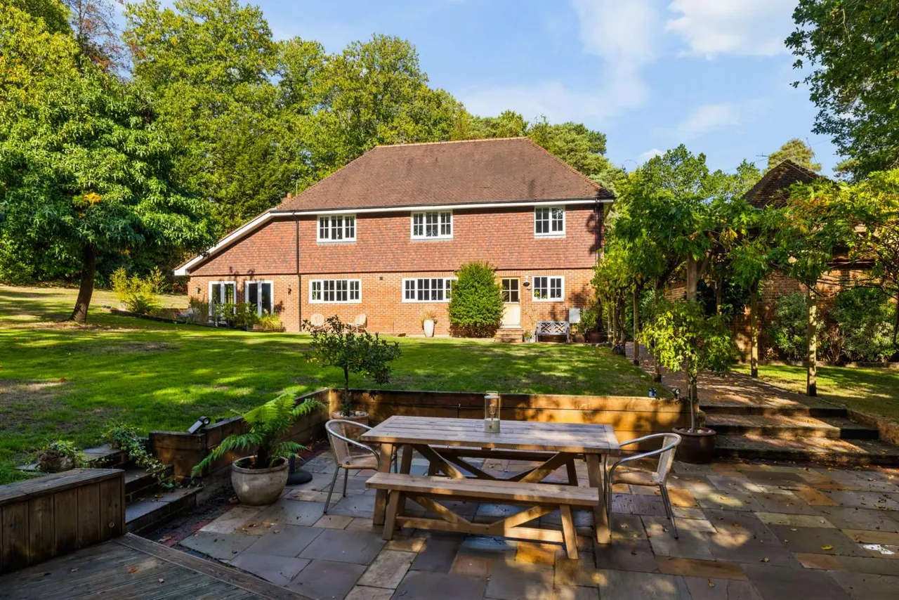 Longdown Road, Lower Bourne, GU10, photo 23