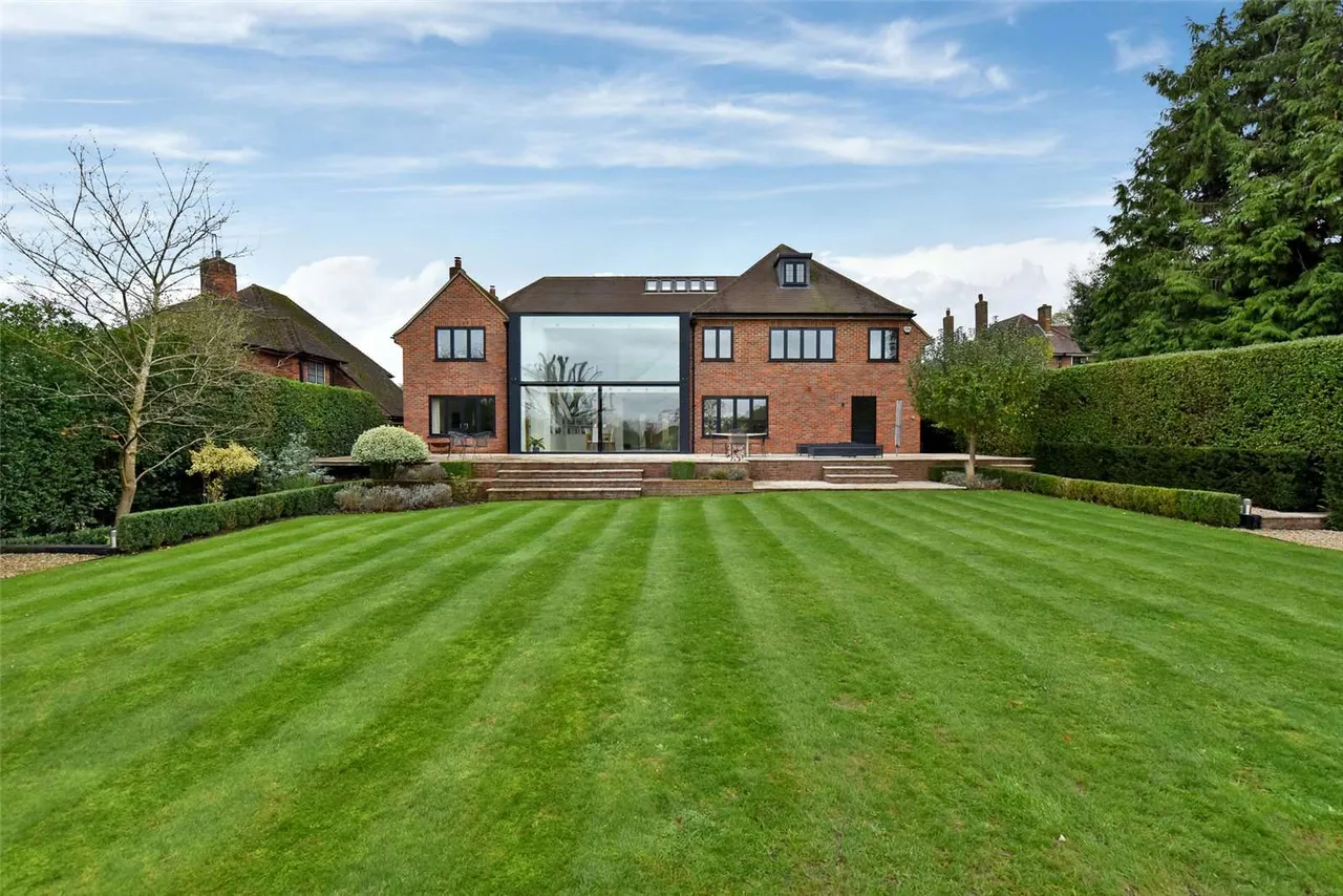 7 bed house to rent, Burnham Avenue, Beaconsfield, HP9